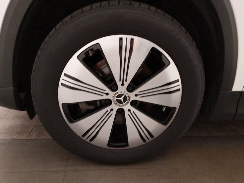 Mercedes-Benz EQA 300 4MATIC Progressive • digitalni instrumenti • LED — 8