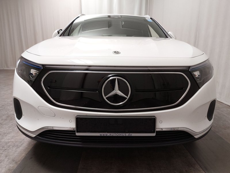 Mercedes-Benz EQA 300 4MATIC Progressive • digitalni instrumenti • LED — 9