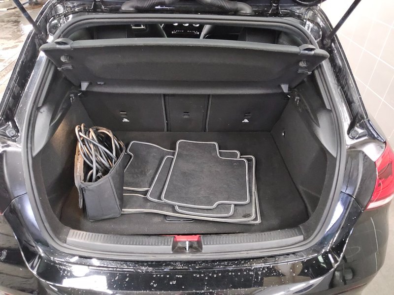 Mercedes-Benz A 250 e automatik AMG Line • LED — 12
