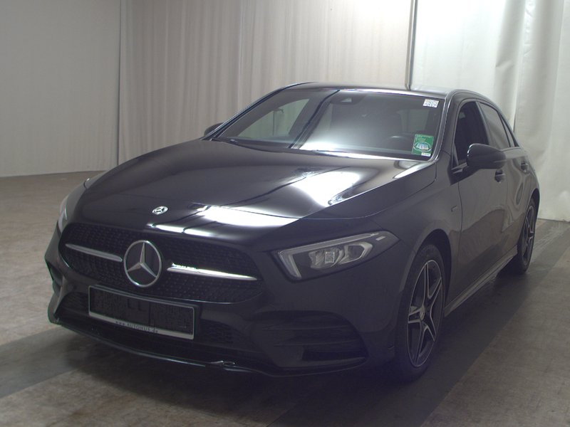 Mercedes-Benz A 250 e automatik AMG Line • LED — 2