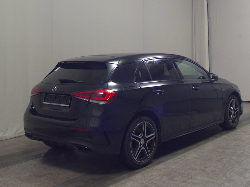 Mercedes-Benz A 250 e automatik AMG Line • LED — 4