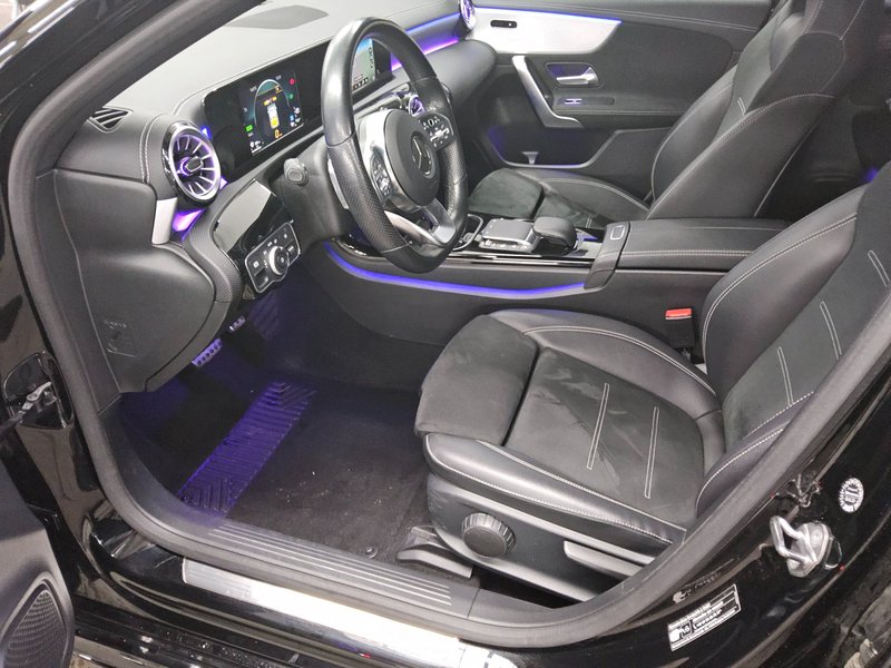 Mercedes-Benz A 250 e automatik AMG Line • LED — 8