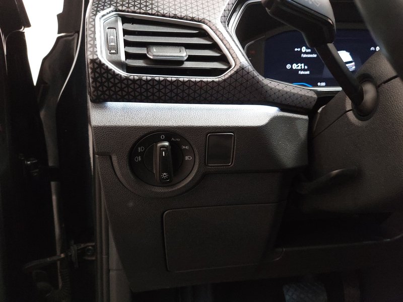 Volkswagen T-Cross 1.0 TSI R-Line • LED — 7