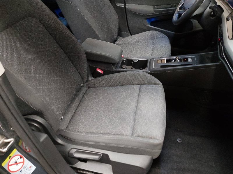 Volkswagen Golf 8 Variant 2.0 TDI automatik Life • ACC • Full LED — 12