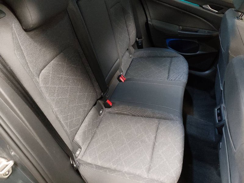 Volkswagen Golf 8 Variant 2.0 TDI automatik Life • ACC • Full LED — 17