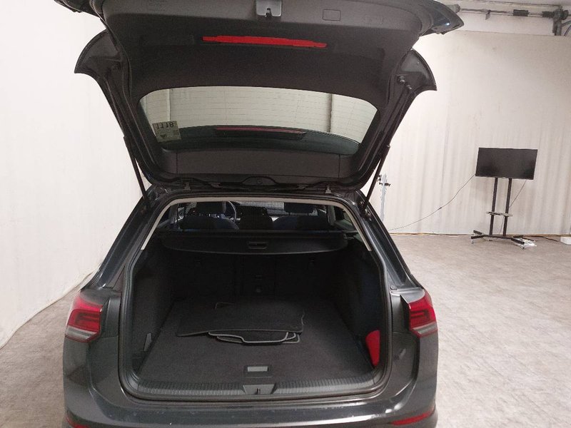 Volkswagen Golf 8 Variant 2.0 TDI automatik Life • ACC • Full LED — 19