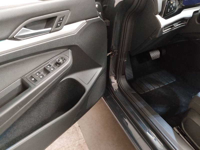 Volkswagen Golf 8 Variant 2.0 TDI automatik Life • ACC • Full LED — 5