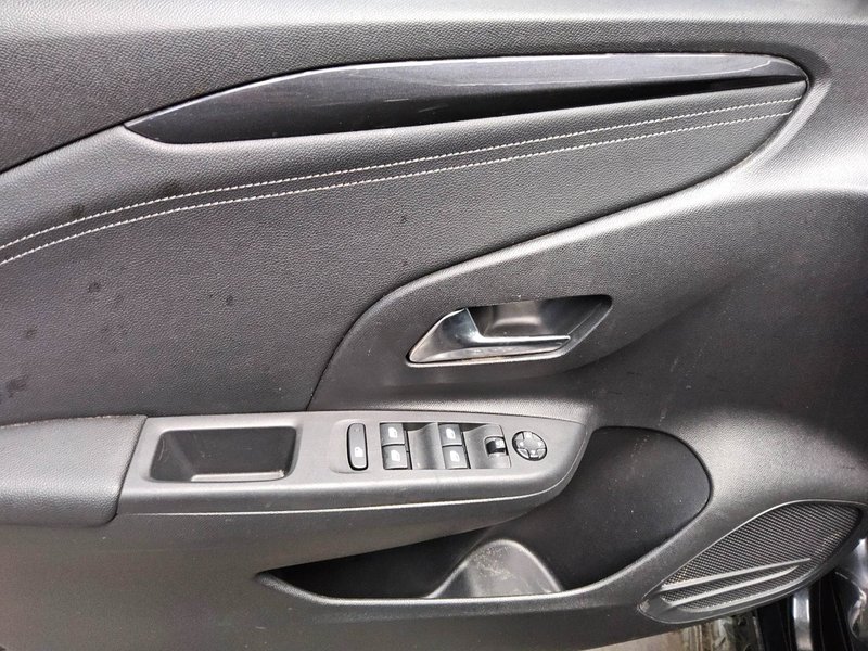 Opel Corsa 1.5 D Elegance • 360° kamera • Full LED — 10