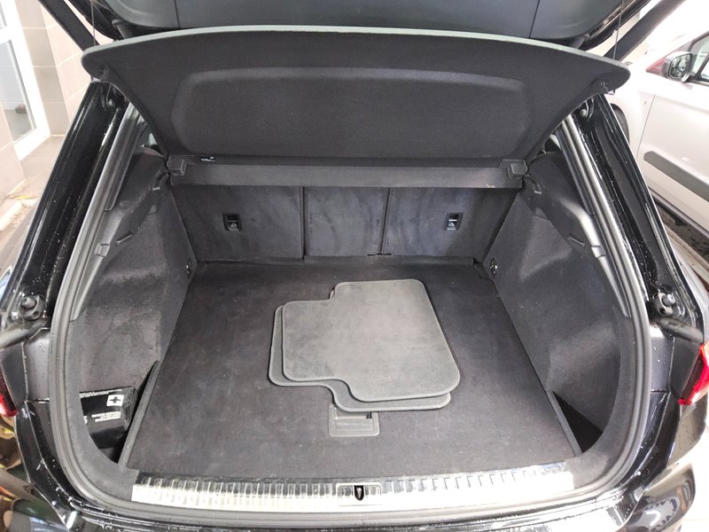 Audi Q3 35 TDI automatik advanced • Full LED • koža — 12