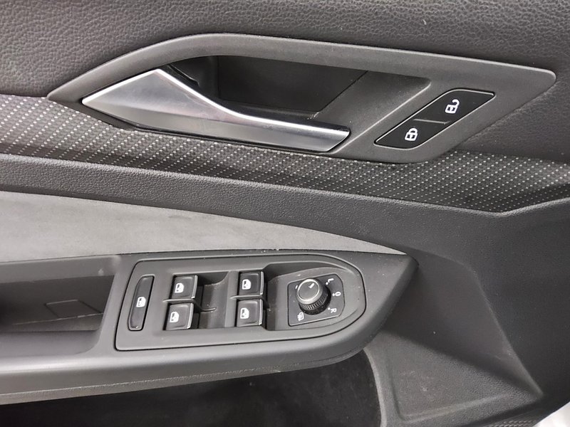 Volkswagen Golf 8 Variant 2.0 TDI automatik R-Line • ACC • Full LED — 10