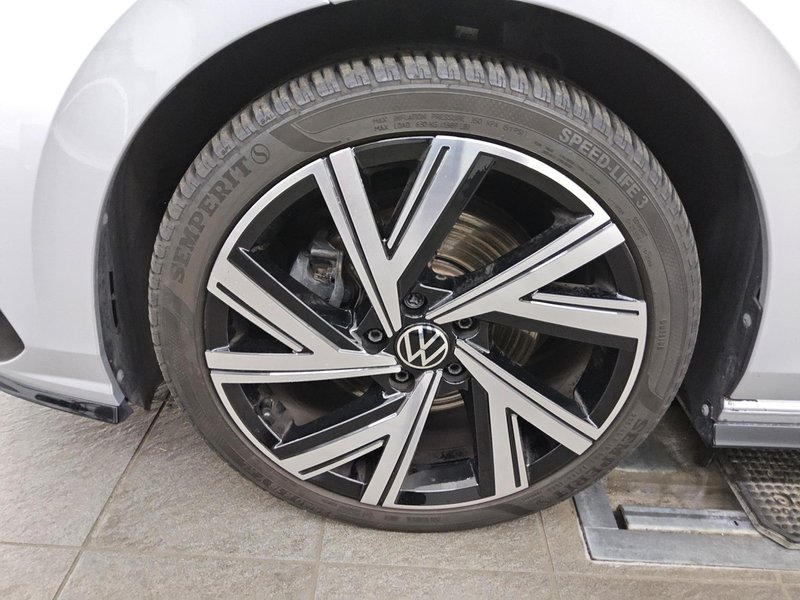 Volkswagen Golf 8 Variant 2.0 TDI automatik R-Line • ACC • Full LED — 11