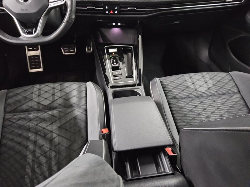 Volkswagen Golf 8 Variant 2.0 TDI automatik R-Line • ACC • Full LED — 6