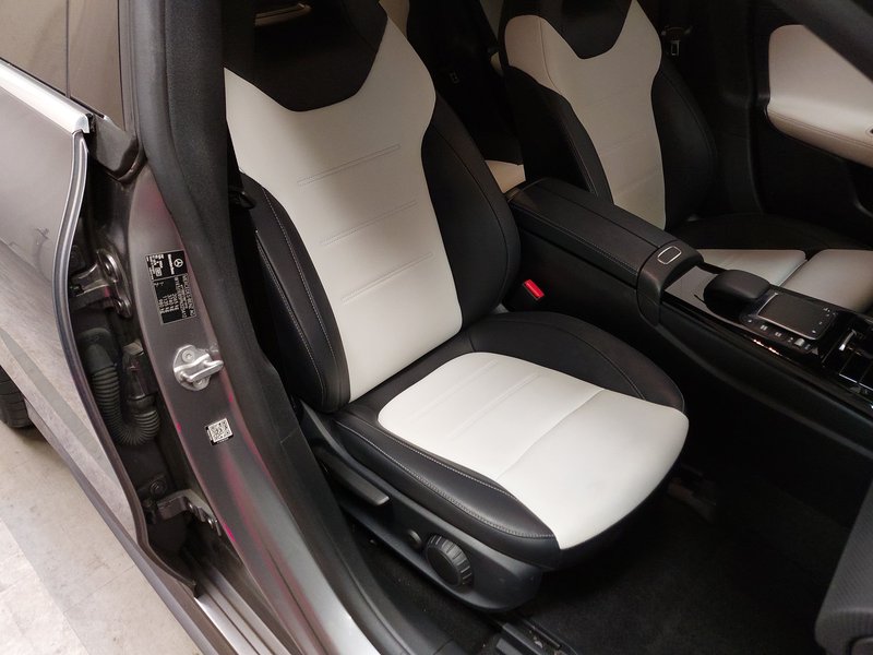 Mercedes-Benz CLA 220 d automatik AMG-Line • ACC • električna peta vrata — 10