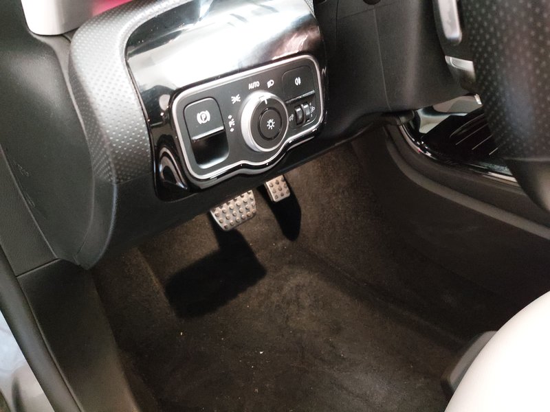 Mercedes-Benz CLA 220 d automatik AMG-Line • ACC • električna peta vrata — 7
