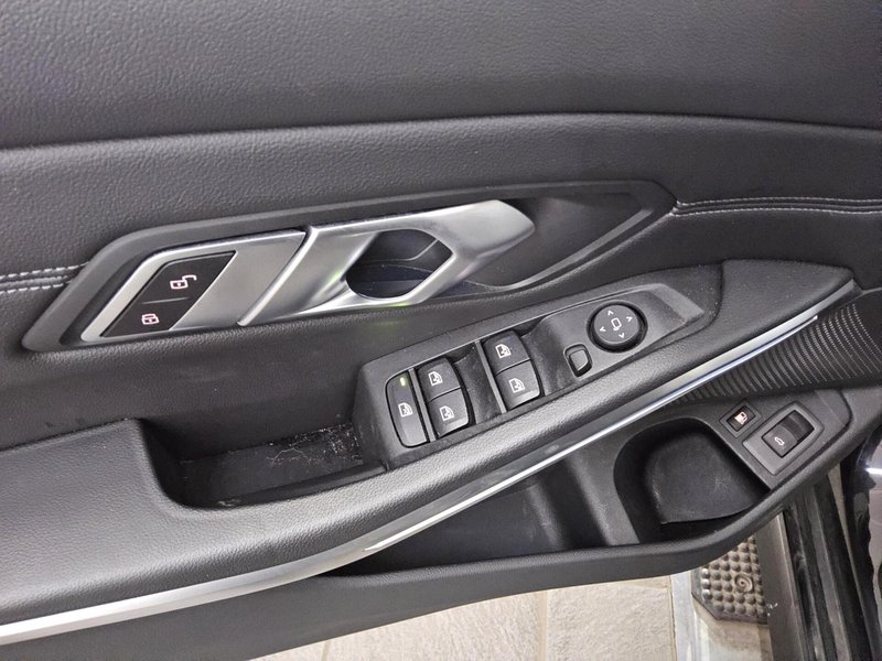 BMW 330e Touring automatik Sport Line • ACC • LED — 10