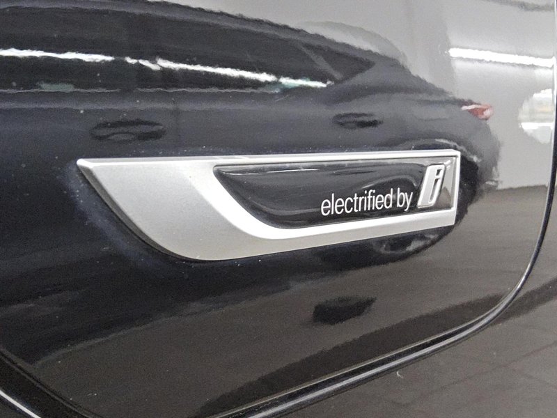 BMW 330e Touring automatik Sport Line • ACC • LED — 12