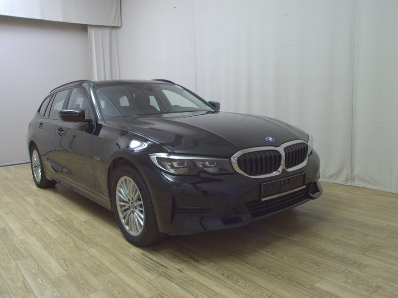 BMW 330e Touring automatik Sport Line • ACC • LED — 3