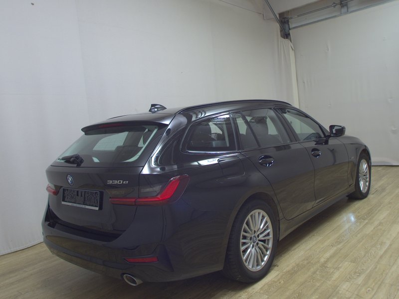 BMW 330e Touring automatik Sport Line • ACC • LED — 4