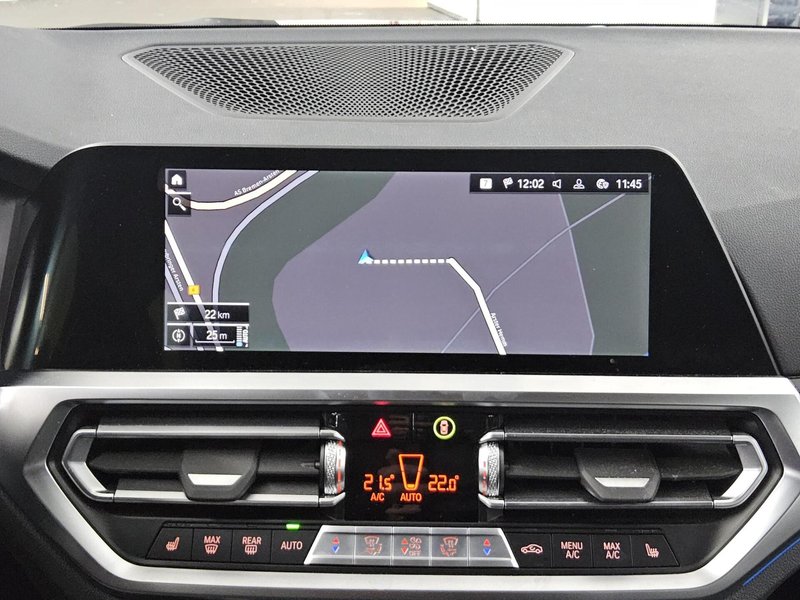 BMW 330e Touring automatik Sport Line • ACC • LED — 7