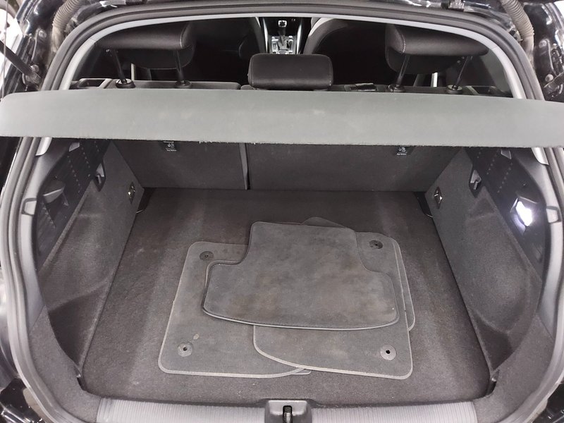 Audi Q2 35 TDI automatik S line • Full LED — 12