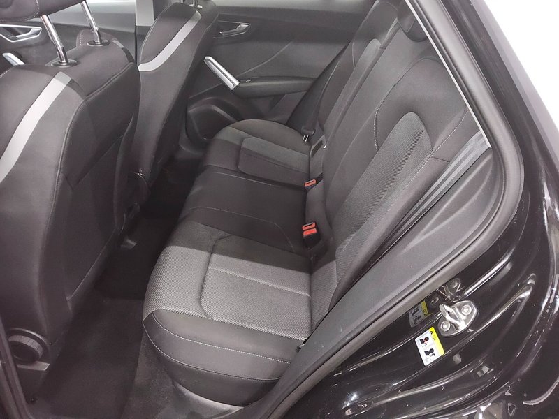 Audi Q2 35 TDI automatik S line • Full LED — 13