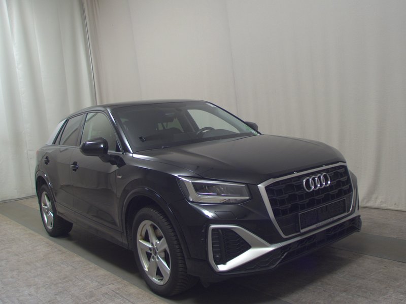 Audi Q2 35 TDI automatik S line • Full LED — 3