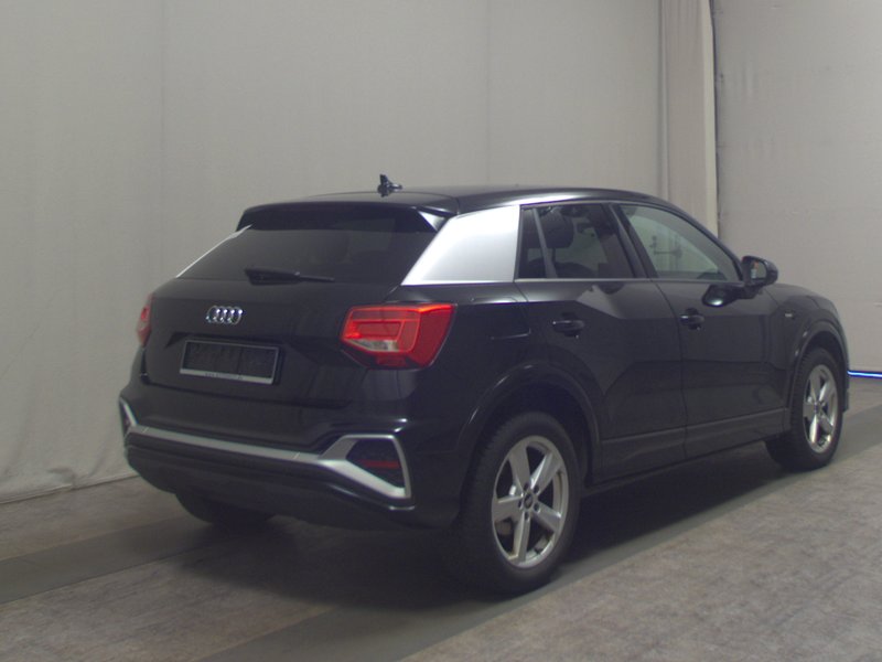 Audi Q2 35 TDI automatik S line • Full LED — 4