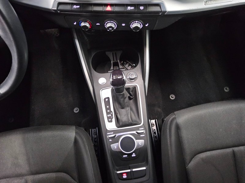 Audi Q2 35 TDI automatik S line • Full LED — 6