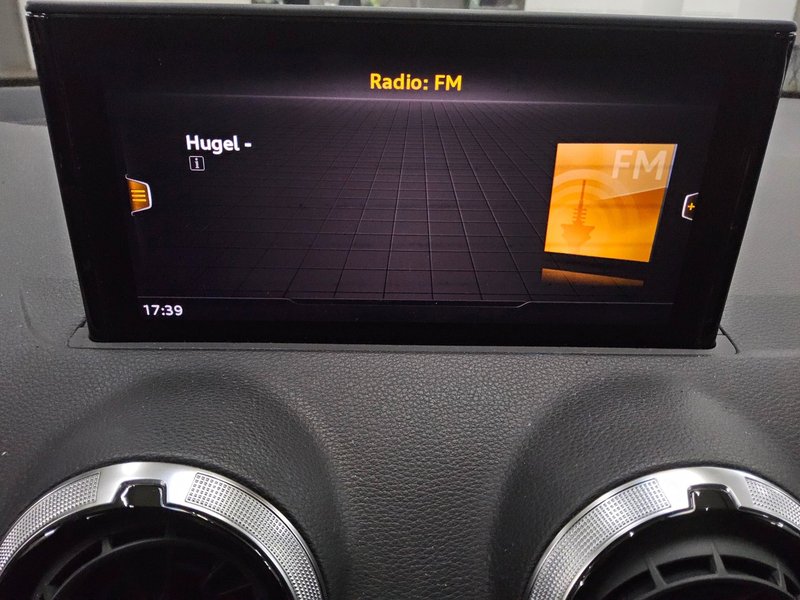 Audi Q2 35 TDI automatik S line • Full LED — 7