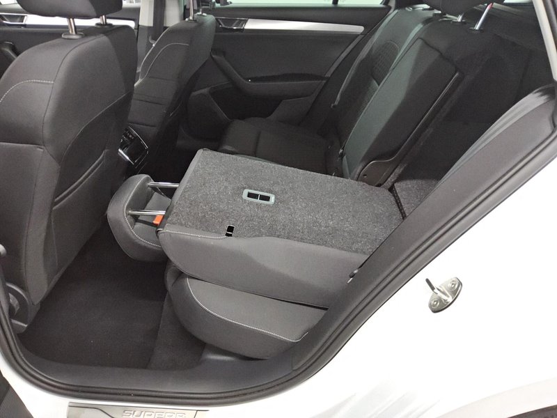 Škoda Superb Combi 1.4 TSI iV Ambition automatik • ACC • AHK — 13