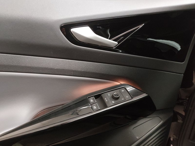 Volkswagen ID.4 Pure Performance • ACC • bežično punjenje — 5