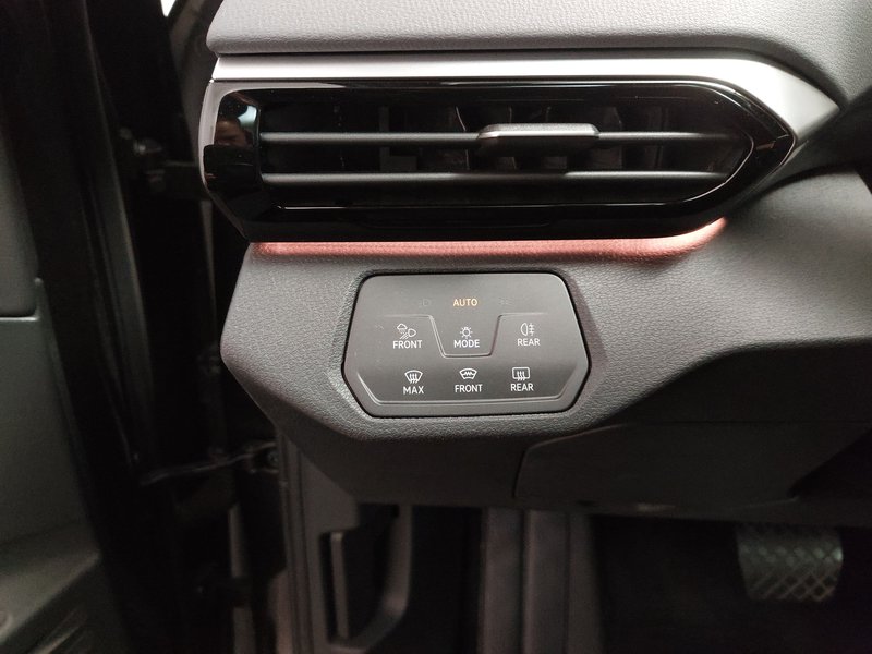 Volkswagen ID.4 Pure Performance • ACC • bežično punjenje — 7