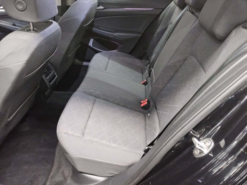 Volkswagen Golf 8 Variant 2.0 TDI automatik Life • ACC • Full LED — 13