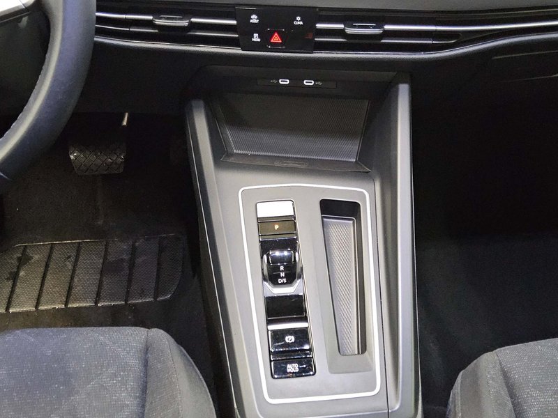 Volkswagen Golf 8 Variant 2.0 TDI automatik Life • ACC • Full LED — 6