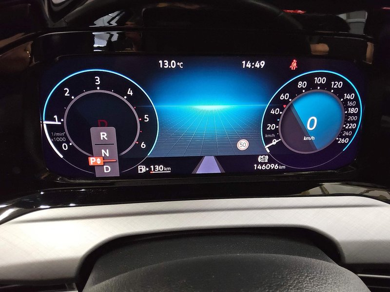 Volkswagen Golf 8 Variant 2.0 TDI automatik Life • ACC • Full LED — 8