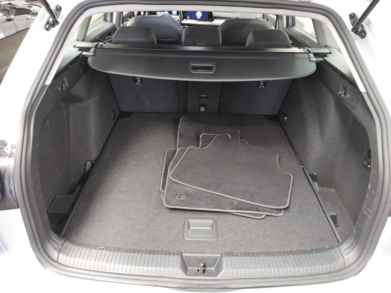 Volkswagen Golf 8 Variant 2.0 TDI automatik Life • ACC • HUD — 12