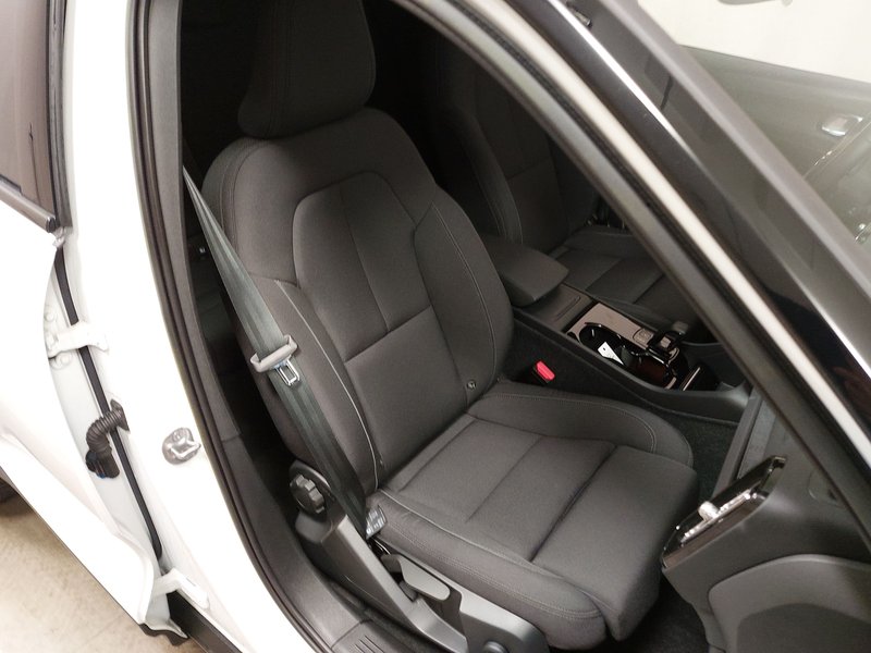 Volvo XC40 Recharge Twin Motor Core • 360° kamera • Full LED — 10