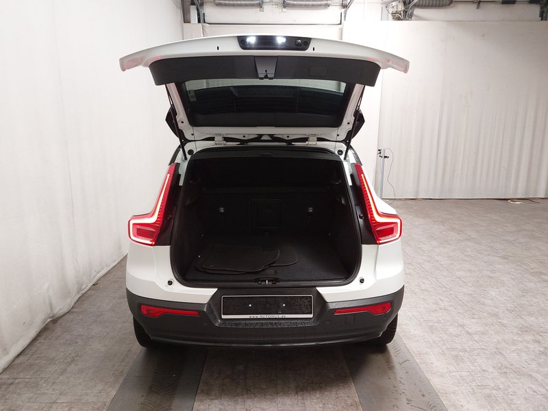 Volvo XC40 Recharge Twin Motor Core • 360° kamera • Full LED — 16