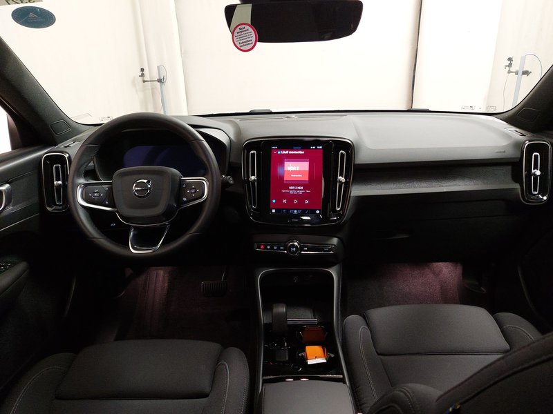 Volvo XC40 Recharge Twin Motor Core • 360° kamera • Full LED — 17