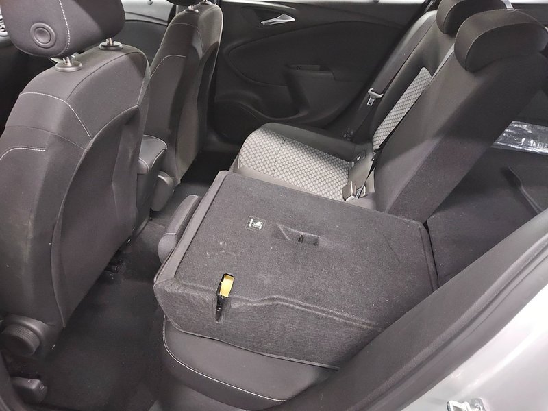 Opel Astra Sports Tourer 1.5 D Edition • LED — 12