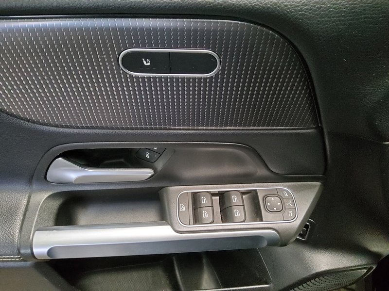 Mercedes-Benz GLB 200 d automatik Progressive • Full LED • AHK — 10