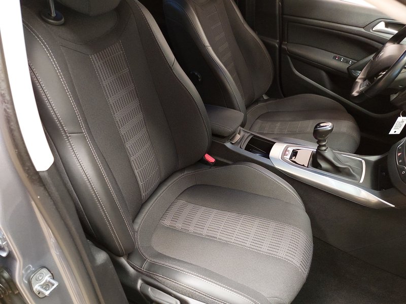 Peugeot 308 1.5 BlueHDi 130 Allure • AHK • digitalni instrumenti — 10