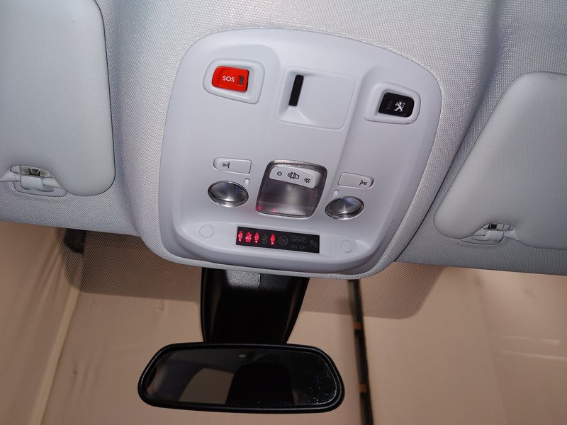 Peugeot 308 1.5 BlueHDi 130 Allure • AHK • digitalni instrumenti — 13