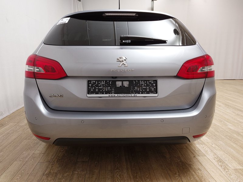 Peugeot 308 1.5 BlueHDi 130 Allure • AHK • digitalni instrumenti — 14