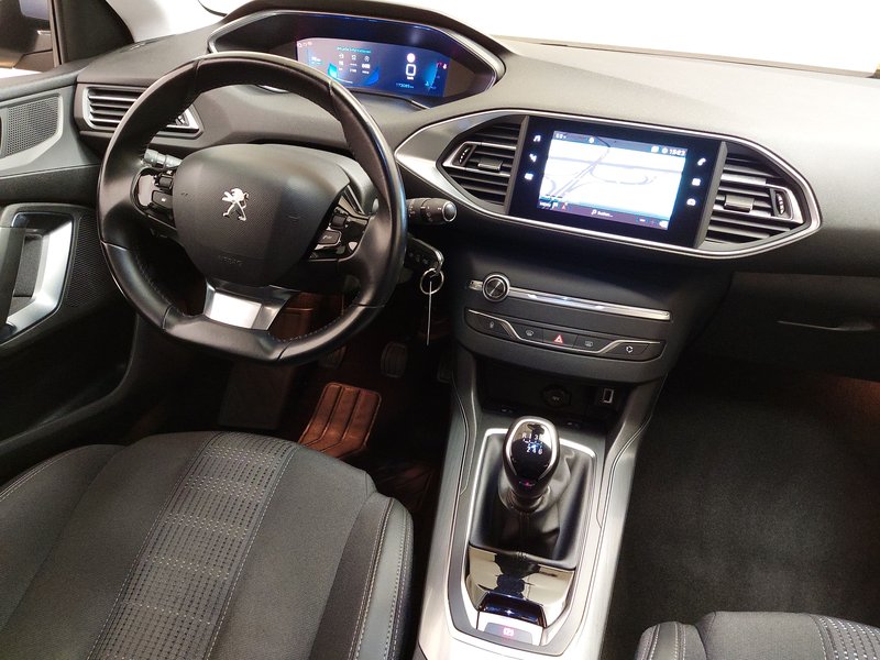 Peugeot 308 1.5 BlueHDi 130 Allure • AHK • digitalni instrumenti — 19