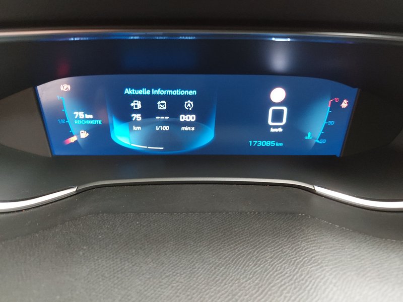 Peugeot 308 1.5 BlueHDi 130 Allure • AHK • digitalni instrumenti — 23