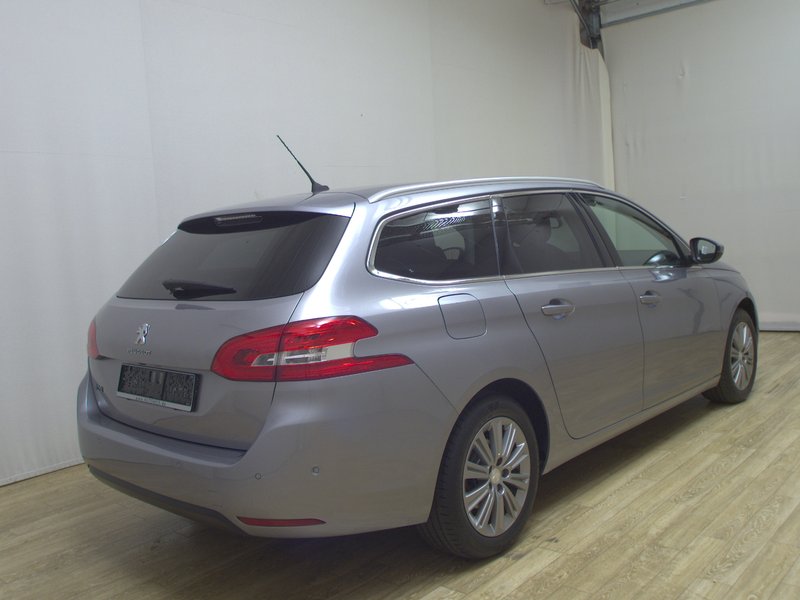 Peugeot 308 1.5 BlueHDi 130 Allure • AHK • digitalni instrumenti — 4