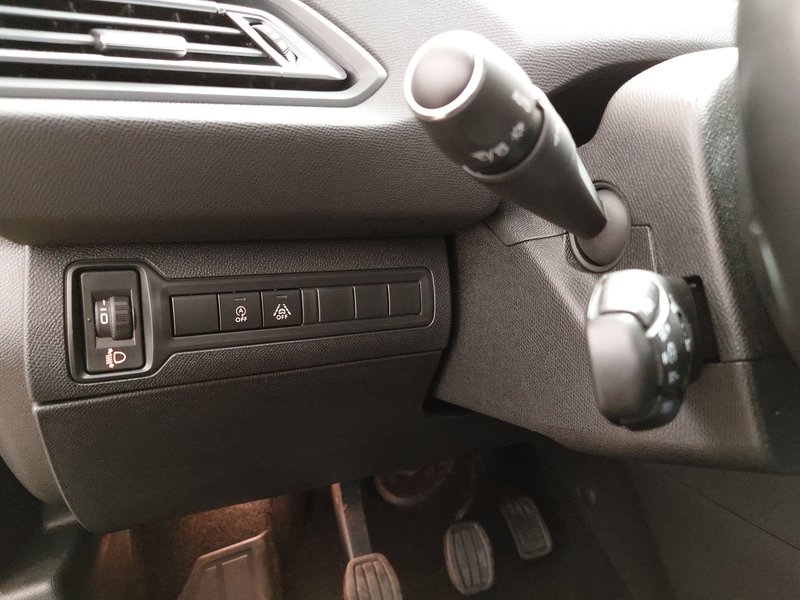Peugeot 308 1.5 BlueHDi 130 Allure • AHK • digitalni instrumenti — 7