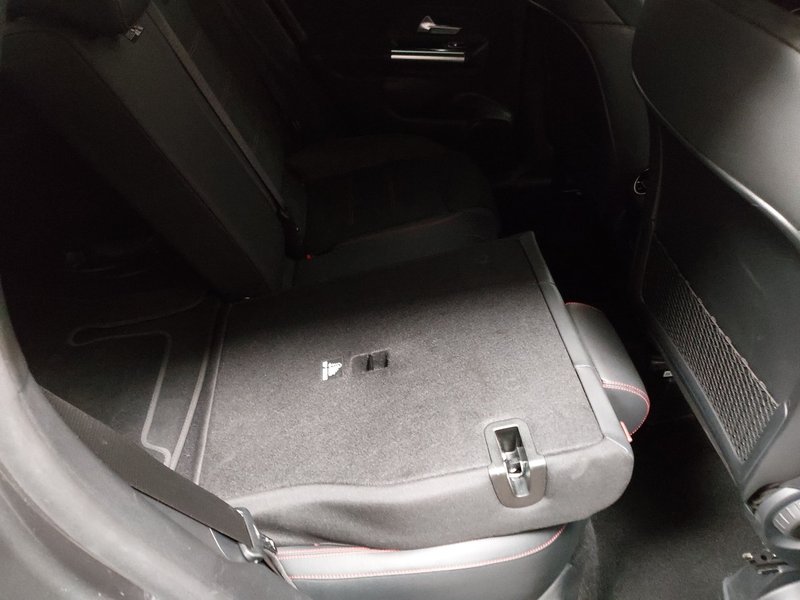 Mercedes-Benz GLA 250 e automatik AMG Line • ACC • kamera • sportska sjedala — 11