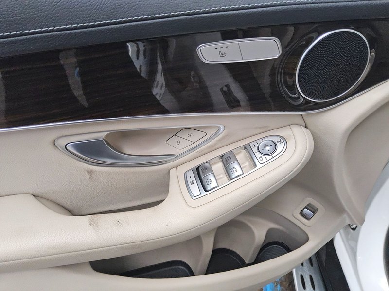 Mercedes-Benz GLC 300 de 4MATIC automatik • panorama • LED — 10